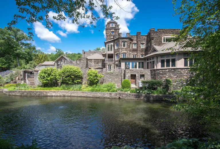 Derek Jeter’s lakefront ‘castle’ heads for auction, Statue of Liberty replica included
