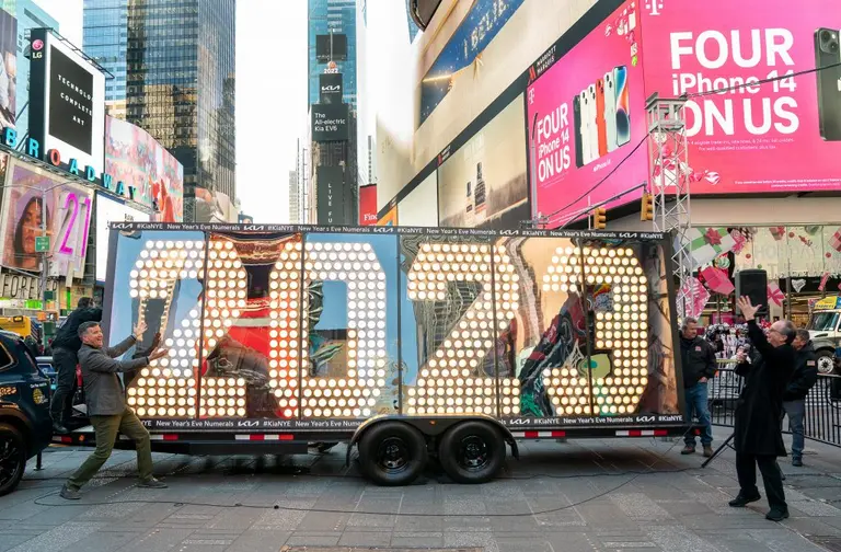 ‘2023’ numerals arrive in Times Square