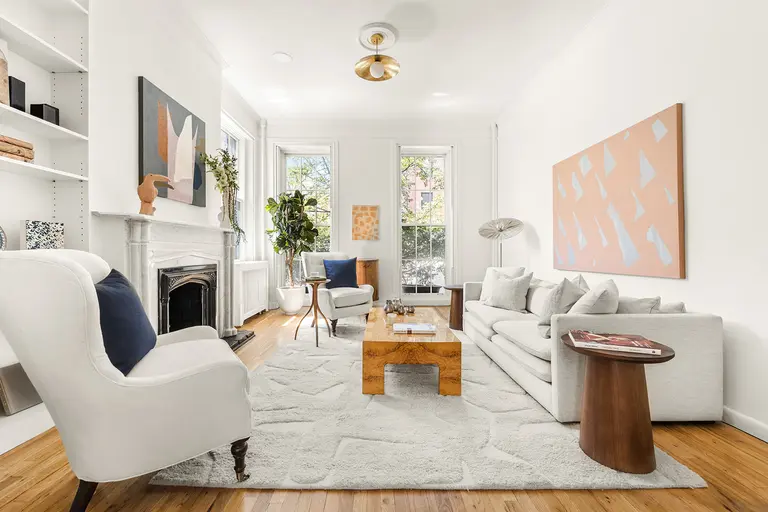 All aboard a charming $2M three-bedroom townhouse flat in historic Brooklyn Heights