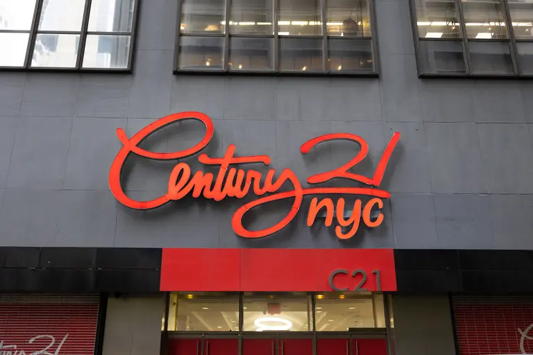 Century 21 reopens in the Financial District
