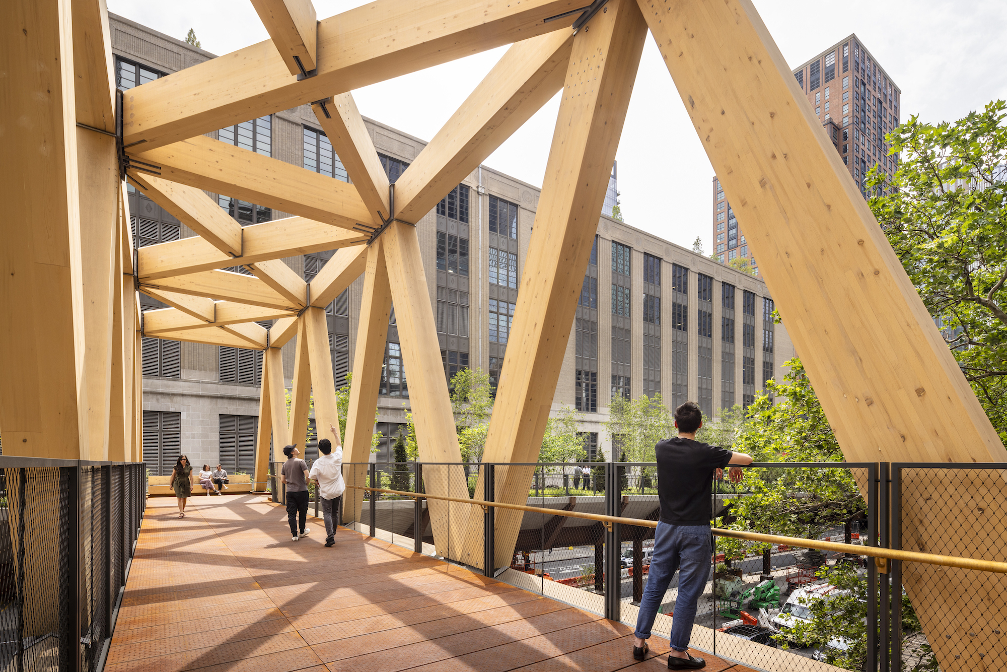 Elevated Pathway Connecting The High Line And Moynihan Train Hall Opens ...