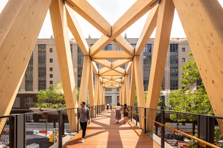 Elevated pathway connecting the High Line and Moynihan Train Hall opens