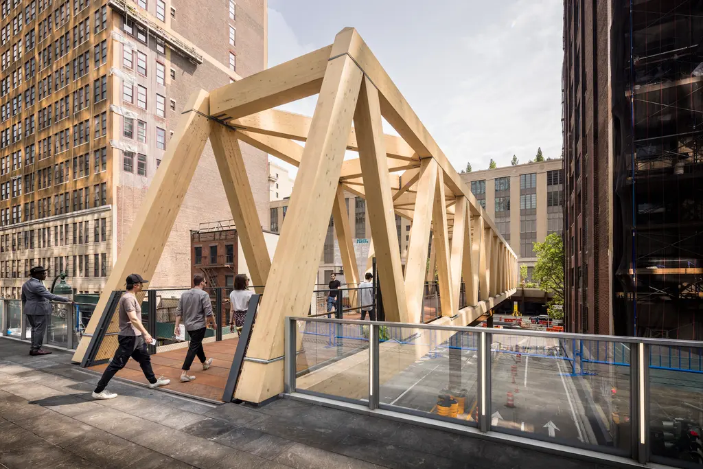 Elevated pathway connecting the High Line and Moynihan Train Hall opens ...