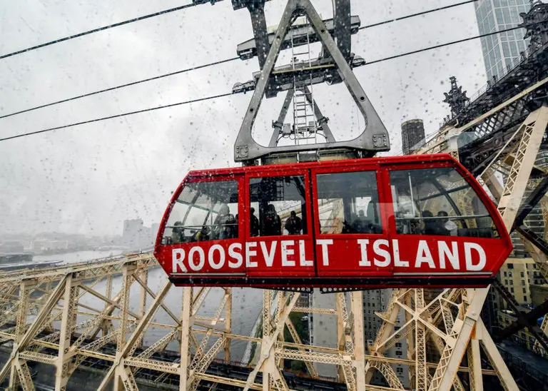 Tap-to-pay OMNY system finally comes to the Roosevelt Island Tram