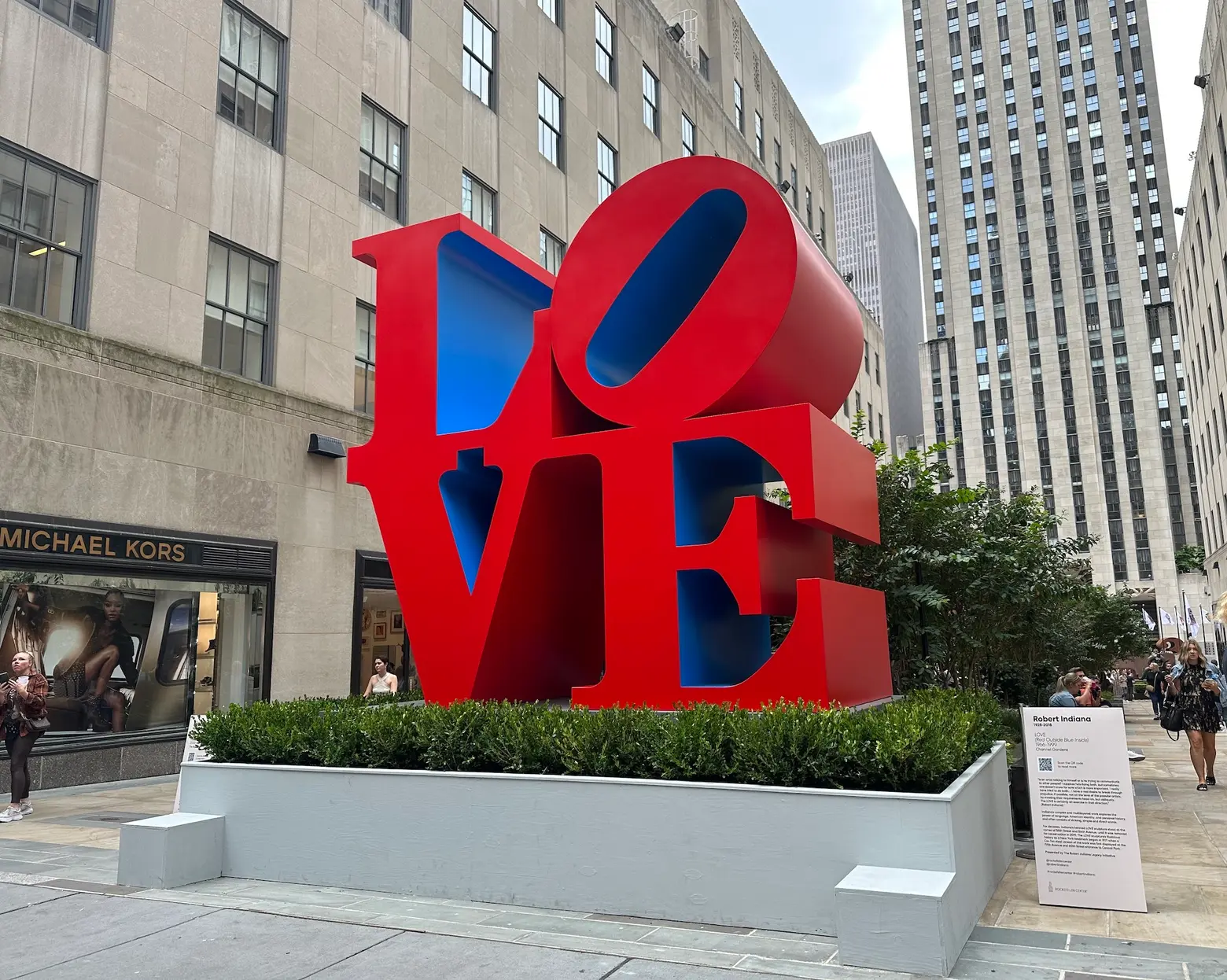 Robert Indiana’s ‘LOVE’ sculpture installed at Rockefeller Center