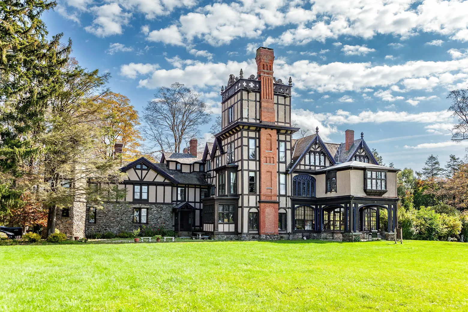 Sally Jessy Raphael’s $6.5M upstate manor comes with 17 bedrooms and 30 hand-carved mythical creatures