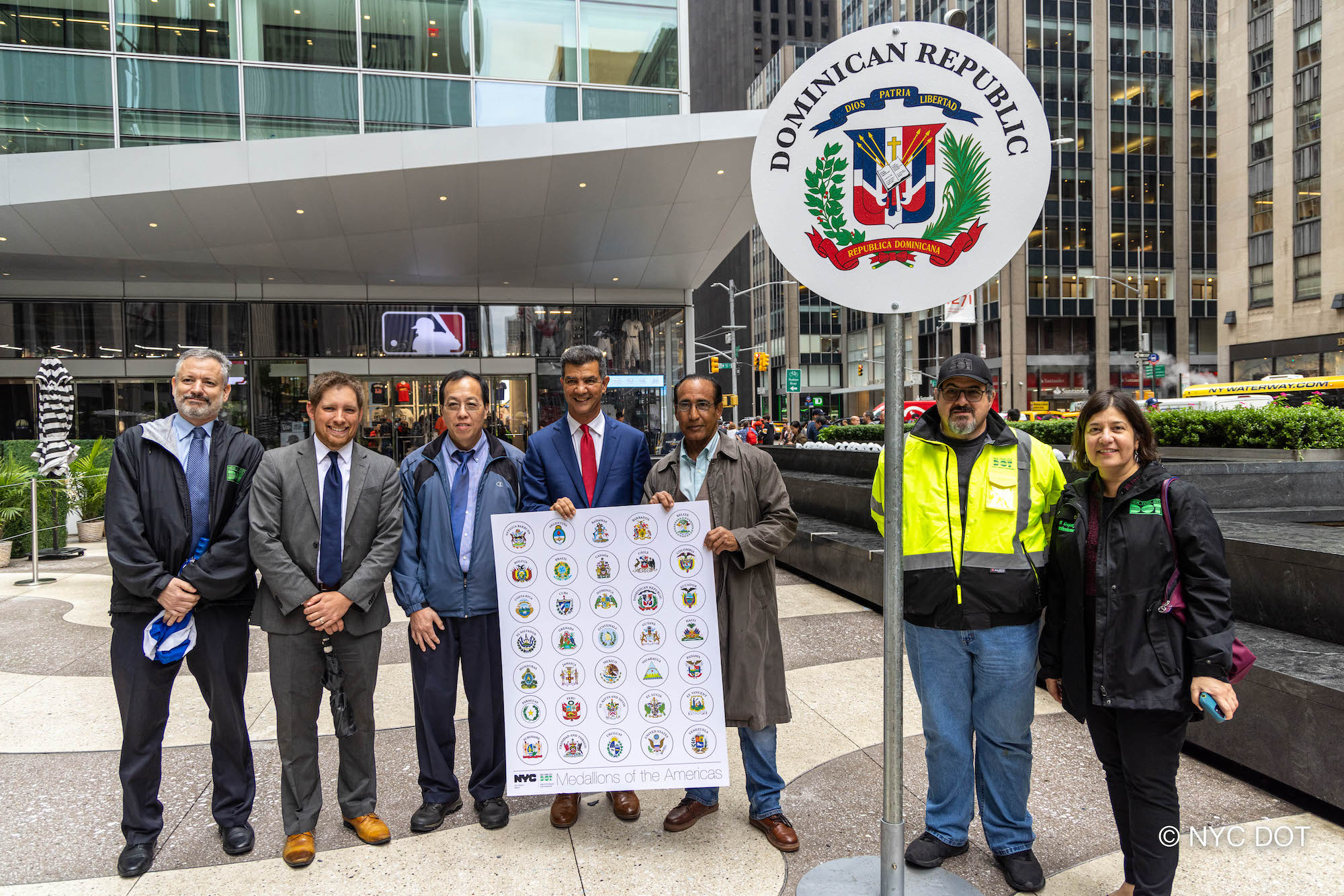 纽约市完成第六大道国家纪念章的修复工作