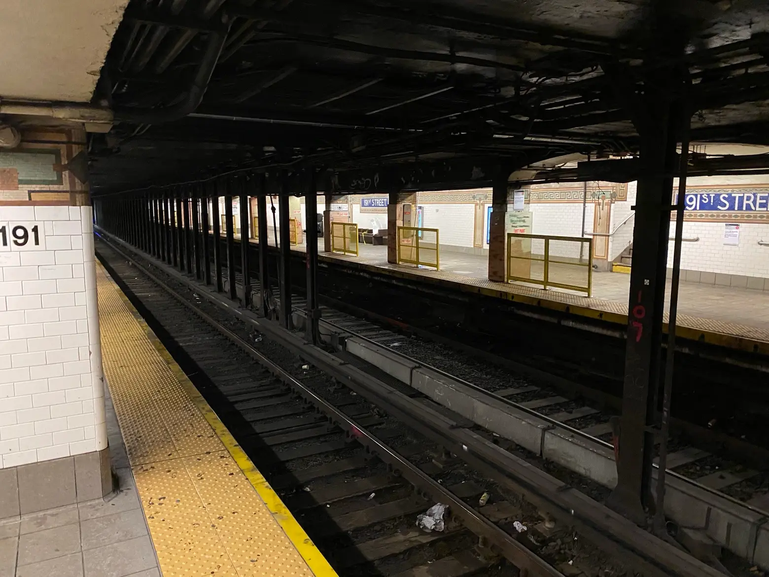 MTA installs new subway platform barriers at 191st Street station