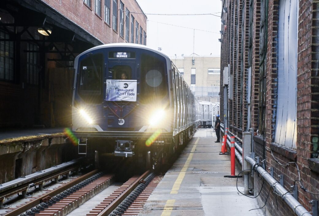 Open Gangway Subway Cars Are Now In Service On The C Line