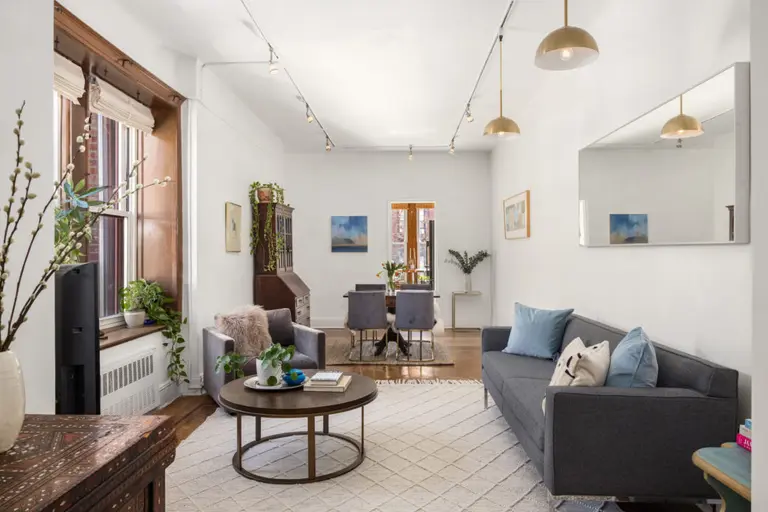 Cozy Brooklyn Heights co-op has pre-war charm and a bright, sunny kitchen for $1.5M