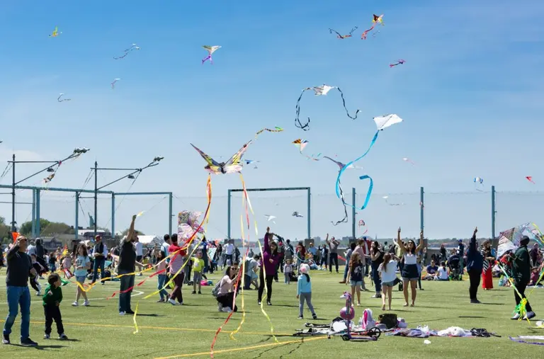 Soar into spring with free kite flying and live music at Brooklyn Bridge Park