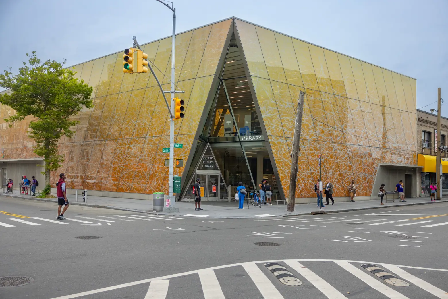 New Snøhetta-designed public library opens in Far Rockaway