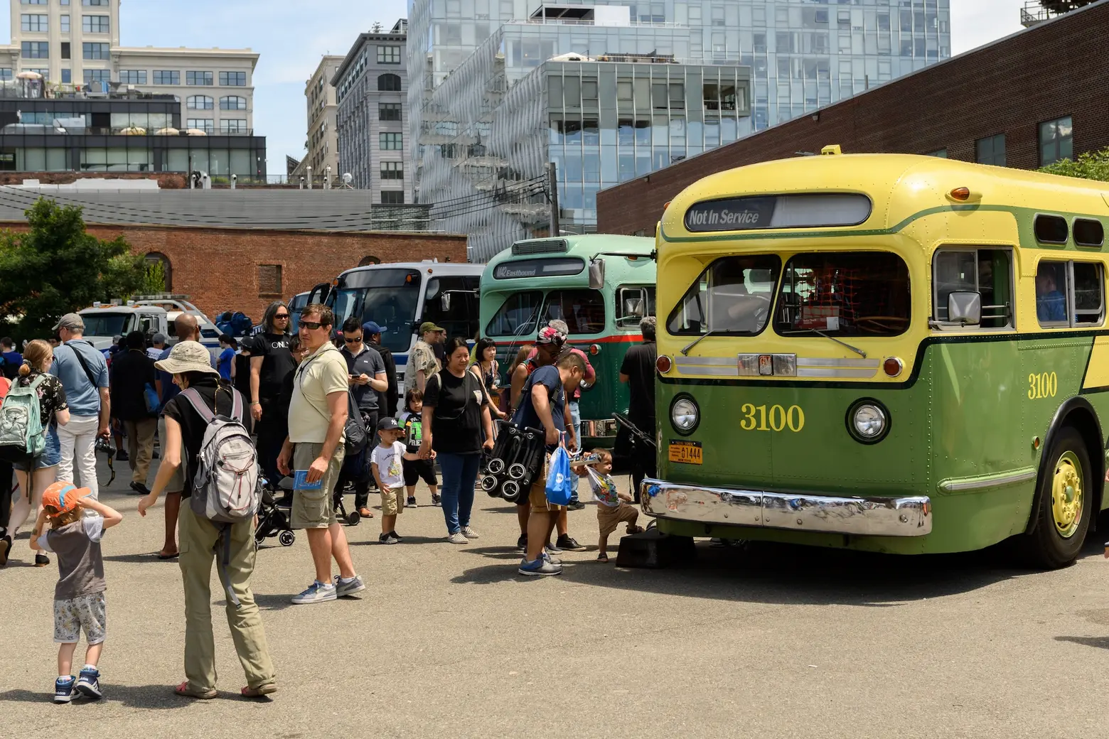 Vintage bus festival rolls into Brooklyn Bridge Park