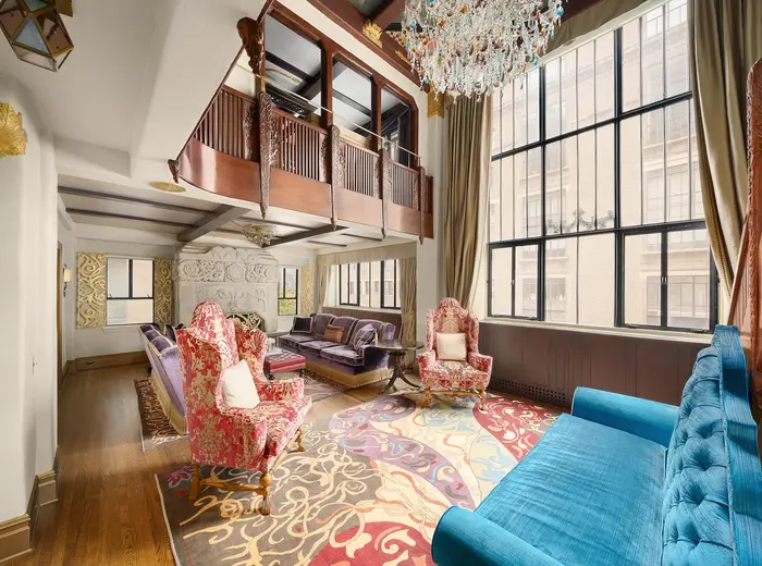 $4.5M Central Park West duplex in Hotel des Artistes gets color just right