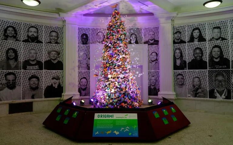 American Museum of Natural History’s origami holiday tree features 1,000 pouncing paper animals